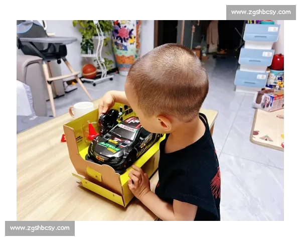 小赛车手与抓拍小能手的萌趣日记